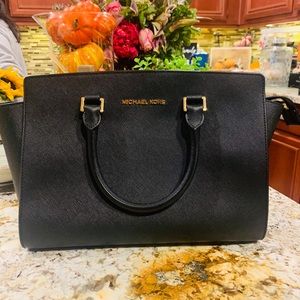 Michael kors black tote